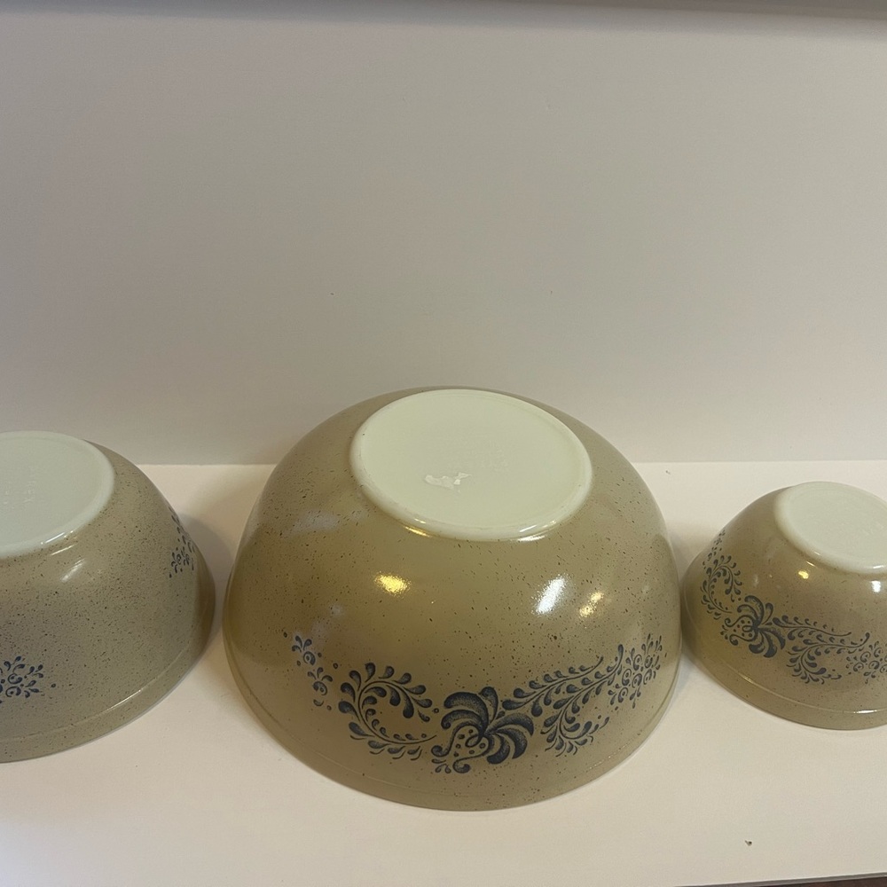 Pyrex White Bowl - Picture 3 of 5